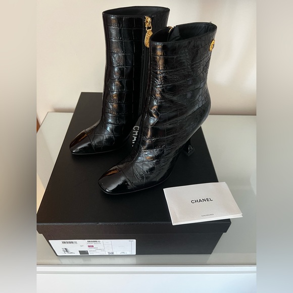 Chanel Heeled Boots Pre Fall 2019 Collection - Picture 3 of 13